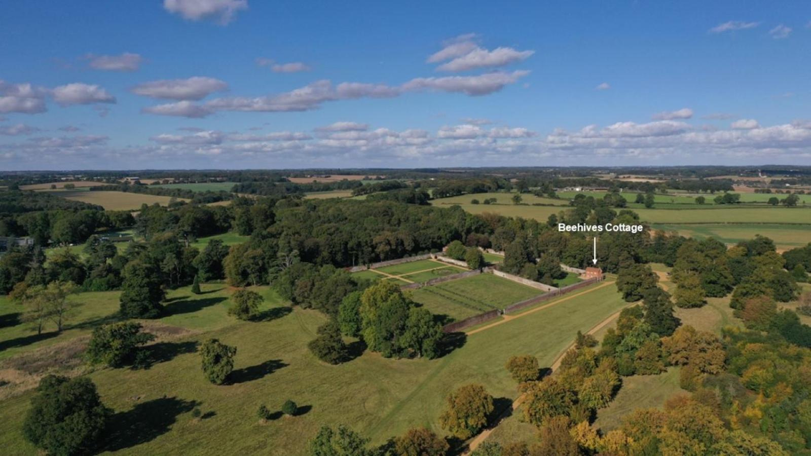 The Walled Garden At Woodhall Estate Хартфорд Экстерьер фото
